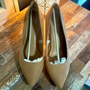 NIB Tan Heels